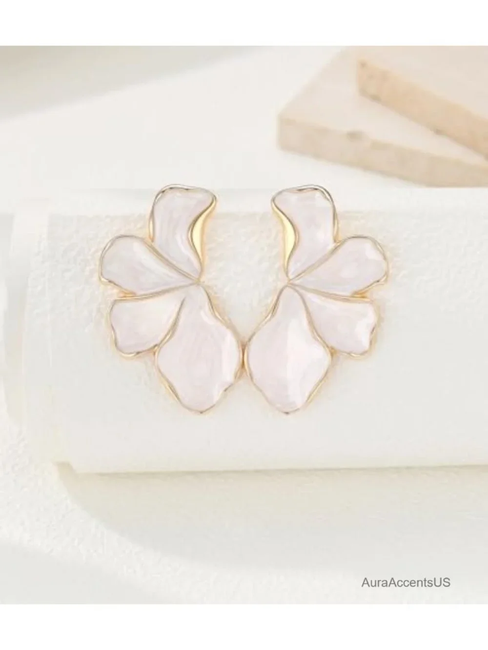 White Flower Dangle Earrings Chunky Gold Statement Floral Drop Vintage Jewelry